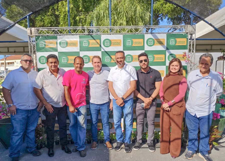 Presidente da Câmara e vereadores participam da I Feira de flores e plantas
