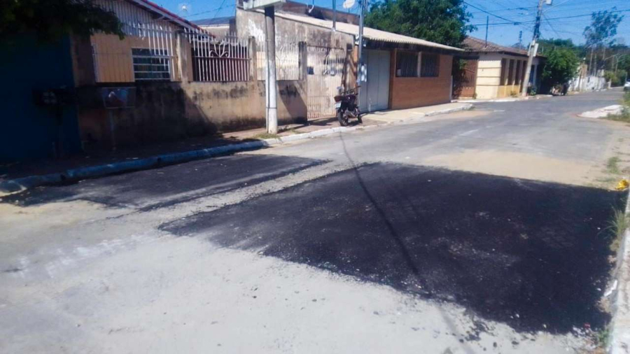 Prefeitura executa serviços de tapa-buraco em vários bairros de Várzea Grande