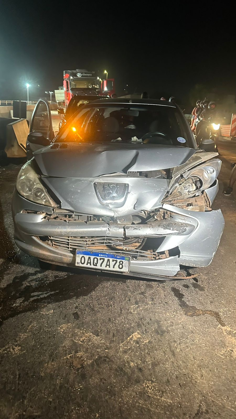 Acidente no viaduto da Miguel Sutil: motorista na contramão foge do local em Cuiabá