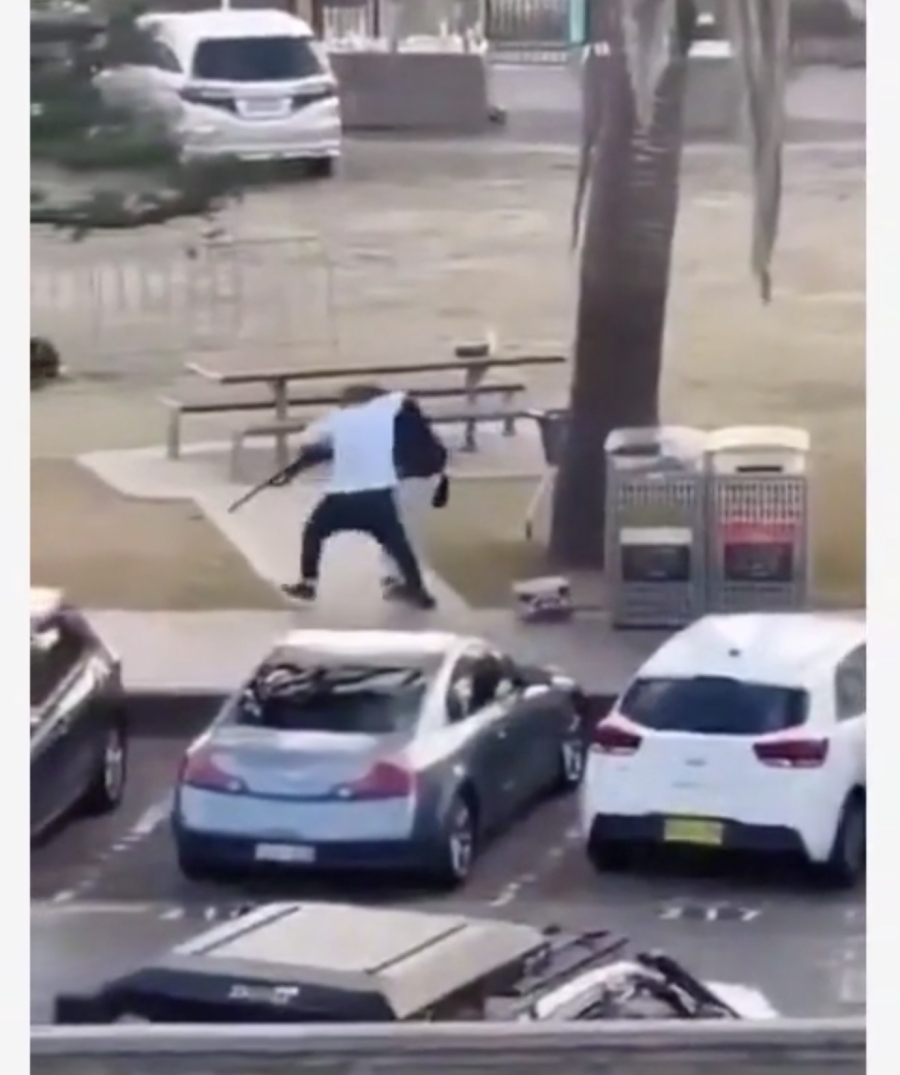 Homem é aclamado como herói após desarmar atirador durante ataque terrorista em Bondi Beach, Austrália
