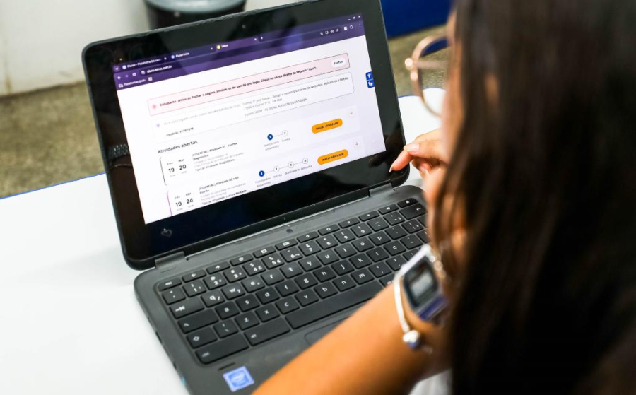 Seduc anuncia contratação de 3.040 profissionais para apoio a estudantes da educação especial