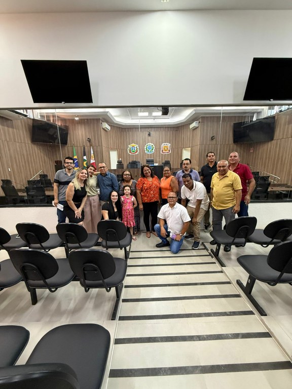 Secretária e Procurador da Câmara Municipal se reúnem com servidores para debater RGA