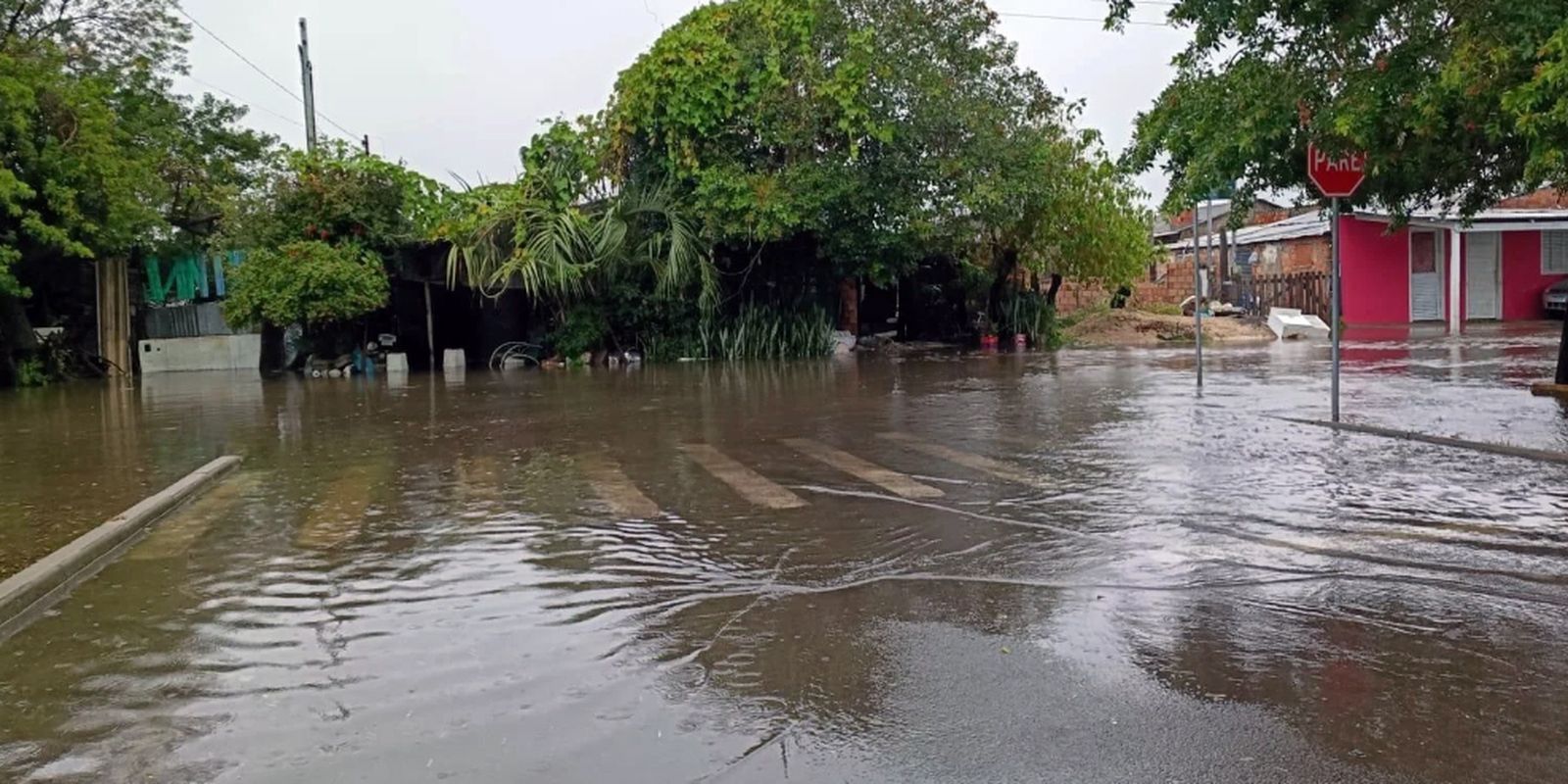 Temporal no RS deixa desalojados, provoca danos e uma morte