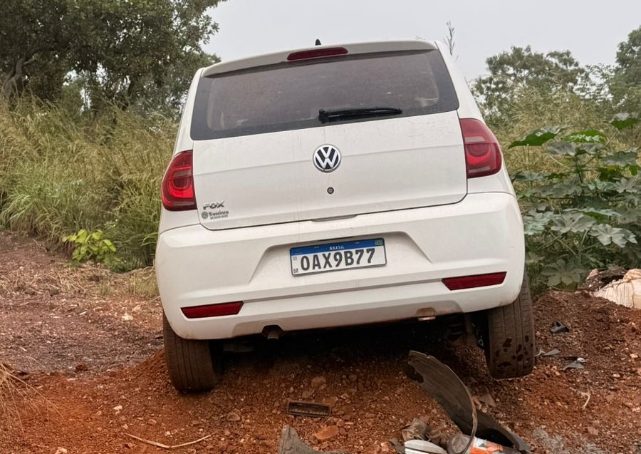 Guarda Municipal recupera veículo roubado abandonado no bairro São Mateus, em Várzea Grande