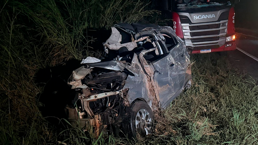 Jovem morre em acidente entre carro e carreta na MT-010
