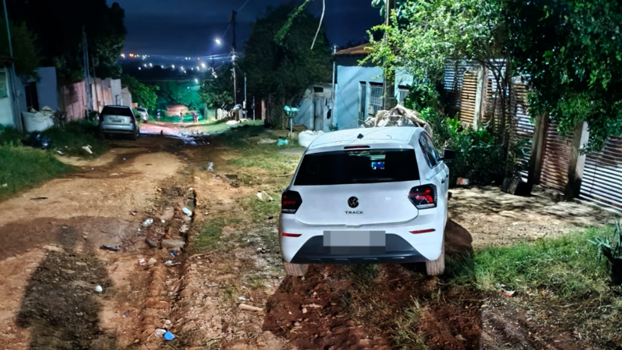 Polícia Militar recupera carro roubado e prende dois homens em Cuiabá
