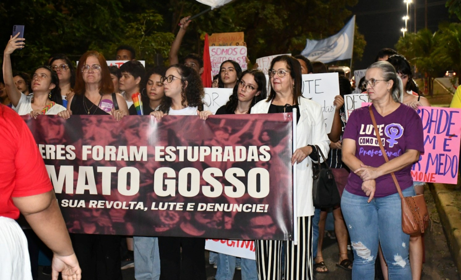 Estudantes da UFMT fazem ato e pedem expulsão de envolvidos em lista contra mulheres
