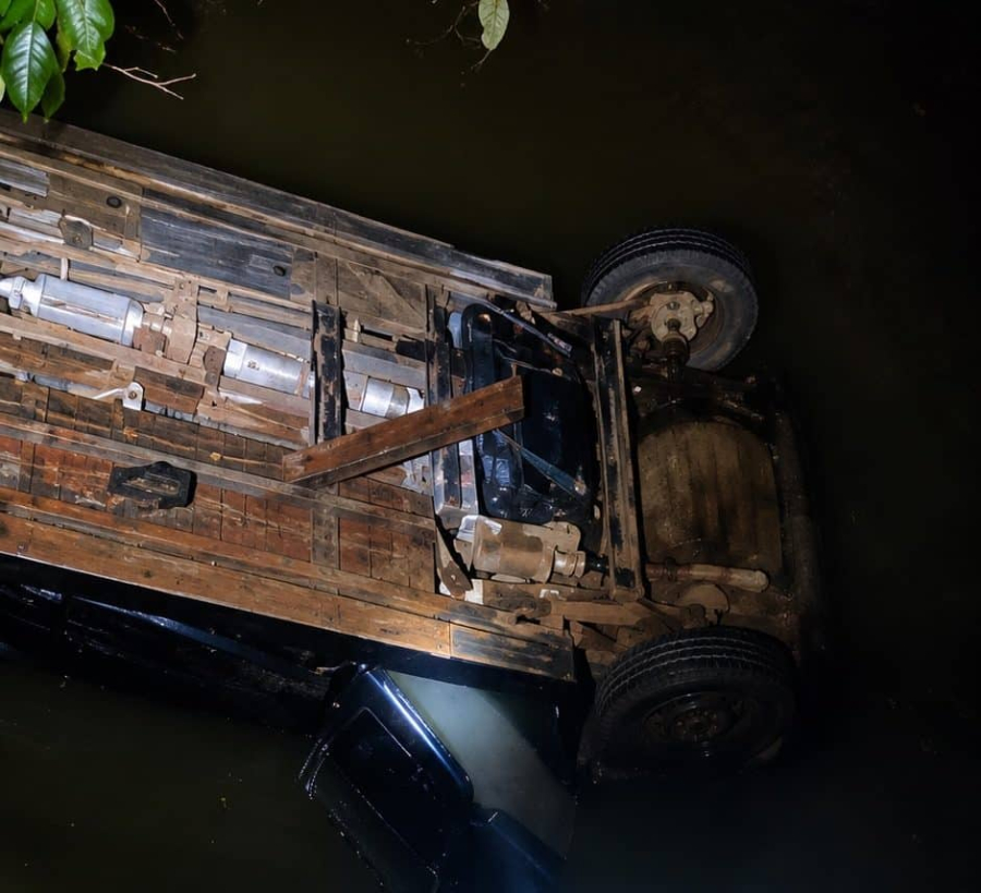 Casal morre e criança é resgatada após carro cair de ponte em rio de MT