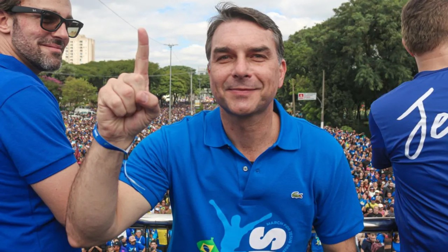 Senador Flávio Bolsonaro confirma presença na Marcha Para Jesus de Cuiabá