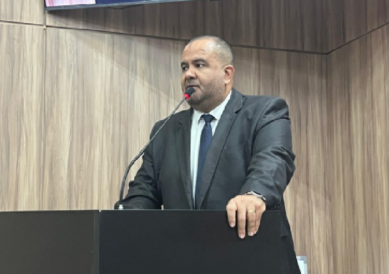 Emerson celebra emendas e reforça cobrança por atendimento de indicações