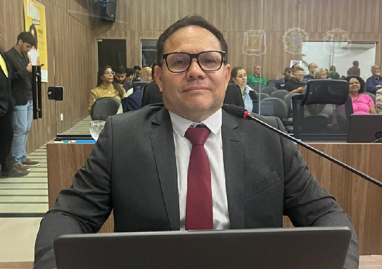 Vereador Raul Curvo chama atenção para problemas de infraestrutura no bairro Pirinéu