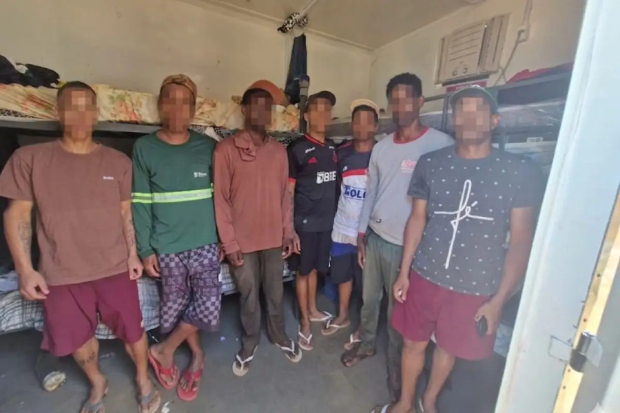 35 trabalhadores de MG são resgatados de fazenda de algodão em MT com alojamentos cercados por arame farpado