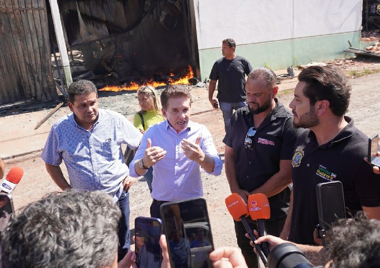 TCE e vereadores realizam vistoria em depósito da Educação atingido por incêndio em Várzea Grande