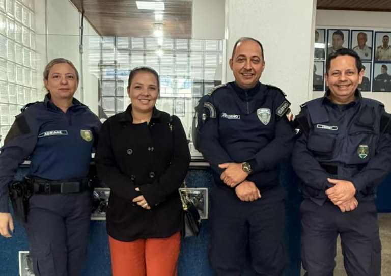 Vereadora Gisa Barros visita sede da Guarda Municipal de Várzea Grande