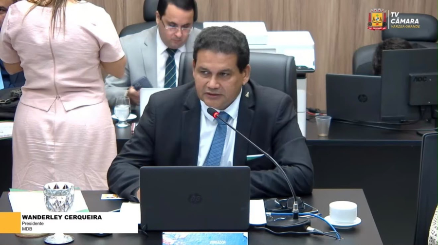 “Na contramão do Regimento”: Wanderley resiste a pedido de 14 vereadores por sessão extraordinária