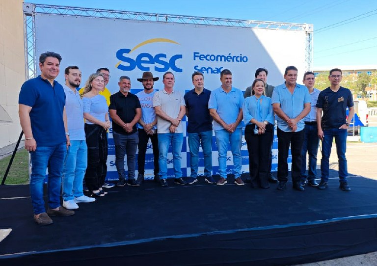 Presidente da Câmara e vereadores participam da abertura das unidades móveis do Sesc-MT na Univag