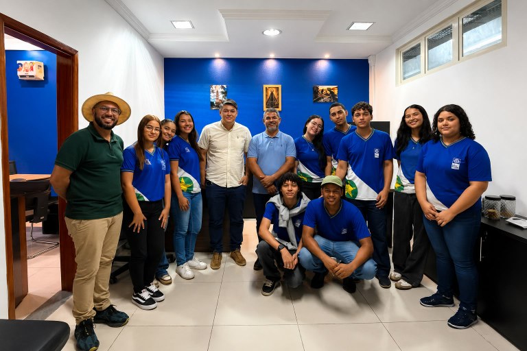 Alunos da Escola Fernando Leite visitam a Câmara Municipal e reforçam convite para audiência pública