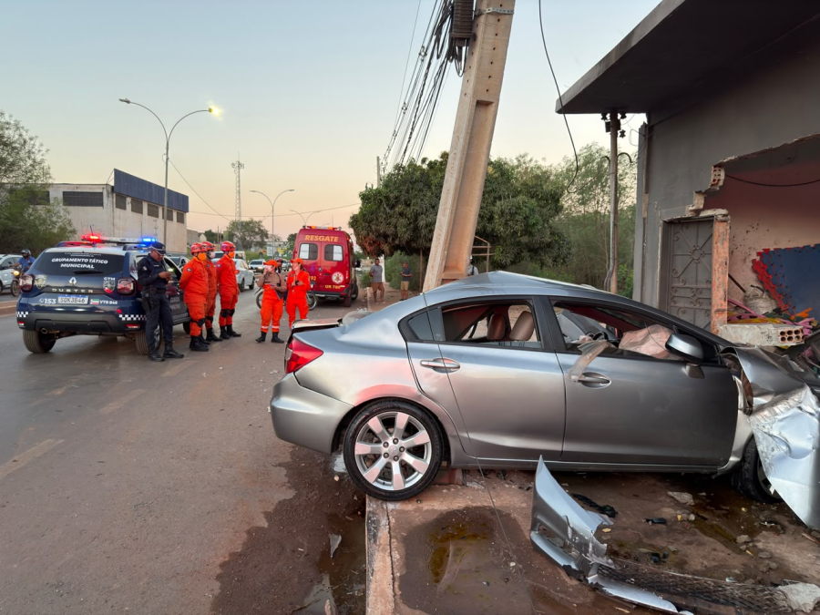 Motorista morre após ser arremessado para fora do carro em grave acidente em Várzea Grande