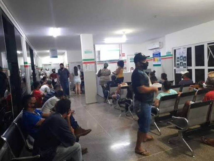 Leitora relata espera de cinco horas por atendimento e diz ter ido embora sem ser atendida