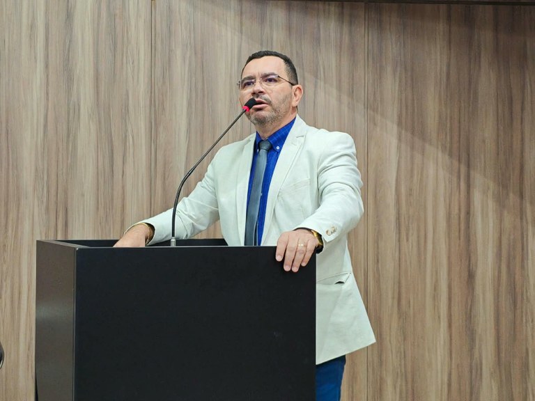 Vereador Alessandro Moreira reitera pedido de construção de quadra de areia no Centro Esportivo João Anselmo de Oliveira
