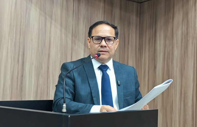 Raul Curvo cobra celeridade nas obras e destaca atendimento de indicações em Várzea Grande